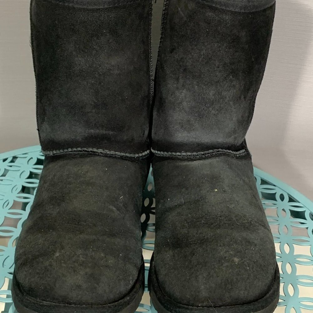 Ugg Classic Short Boots Womens 6 Black Leather Upper Sheepskin Lining Pull On
